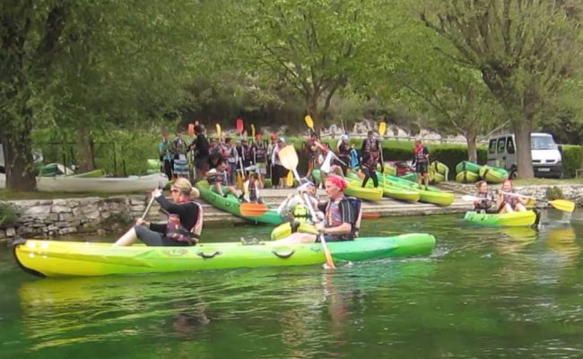 kayak-team-building