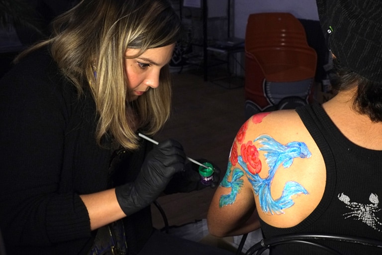 Animation soirée entreprise tatouage éphémère show