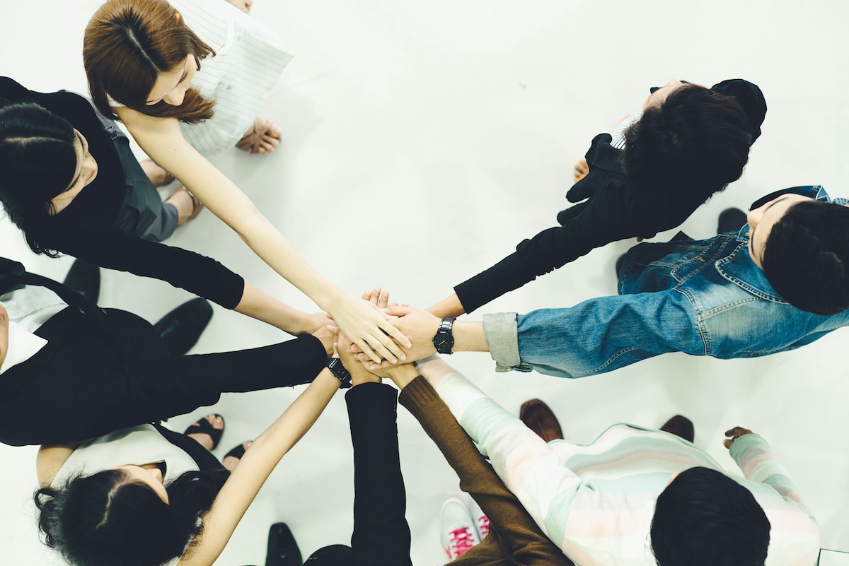 Comment organiser un team building réussi en 7 étapes