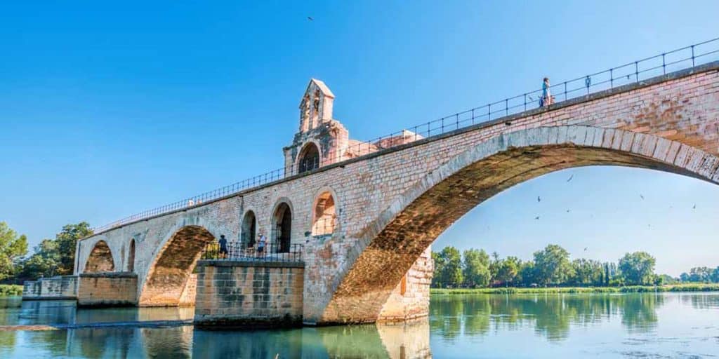 Pourquoi oragniser un team building à Avignon?