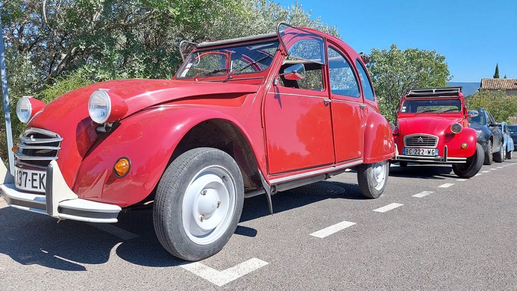 Renforcer l'esprit d'équipe avec un rallye 2CV en Provence