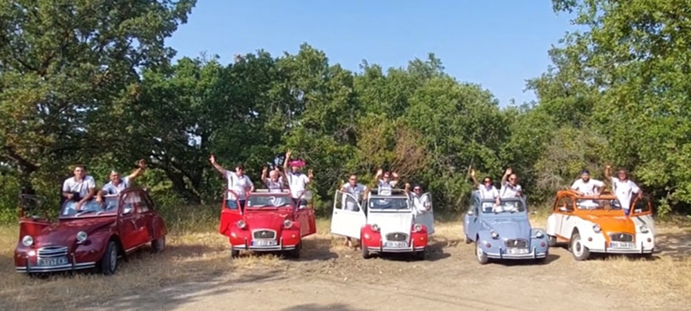 Renforcer l'esprit d'équipe avec un rallye 2CV en Provence