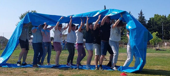 chenille humaine team building Marseille