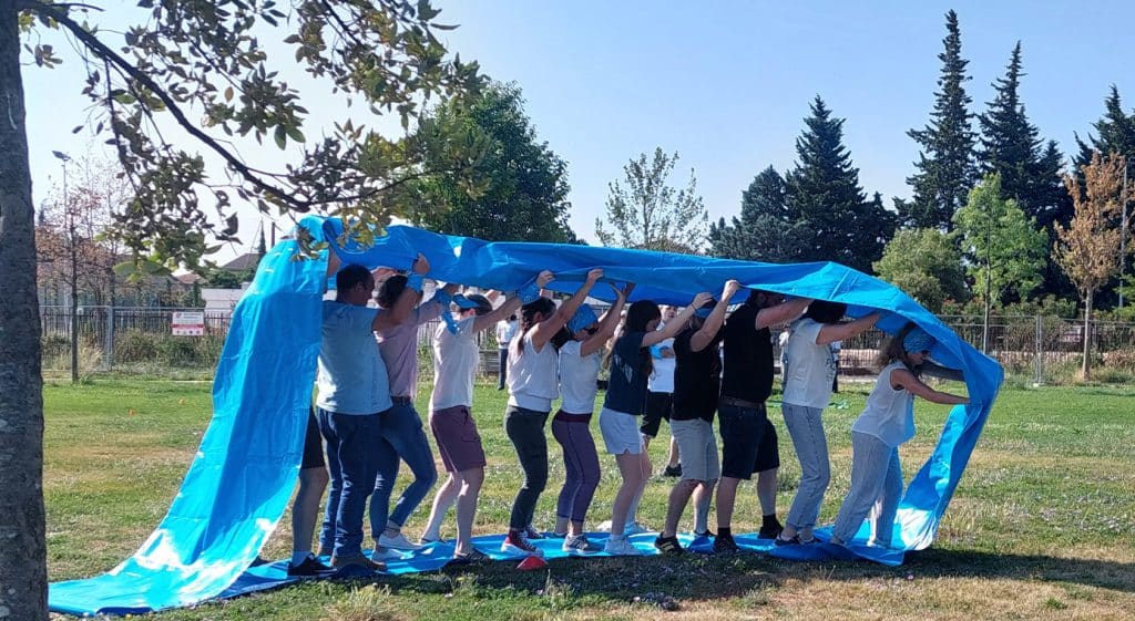 Team building Marseille Olympiades , chenille humaine